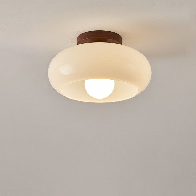 Cremefarbene Deckenlampe im französischen Bauhaus-Stil